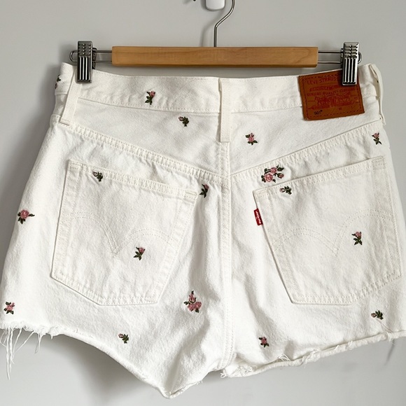 Levi’s Premium 501 Garden Variety Cream Floral High Rise Denim Jeans Shorts 28 - Picture 9 of 15